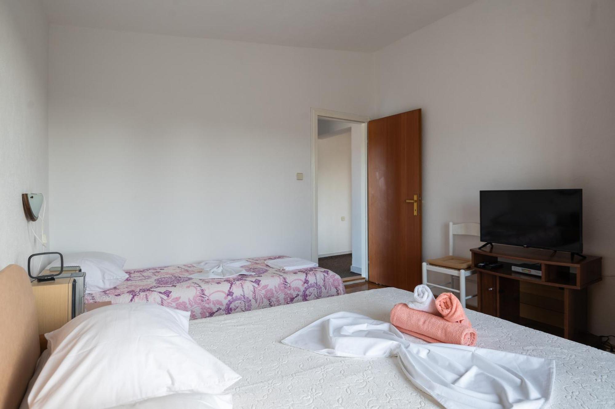 Marina'S Apartments Razanac Room photo